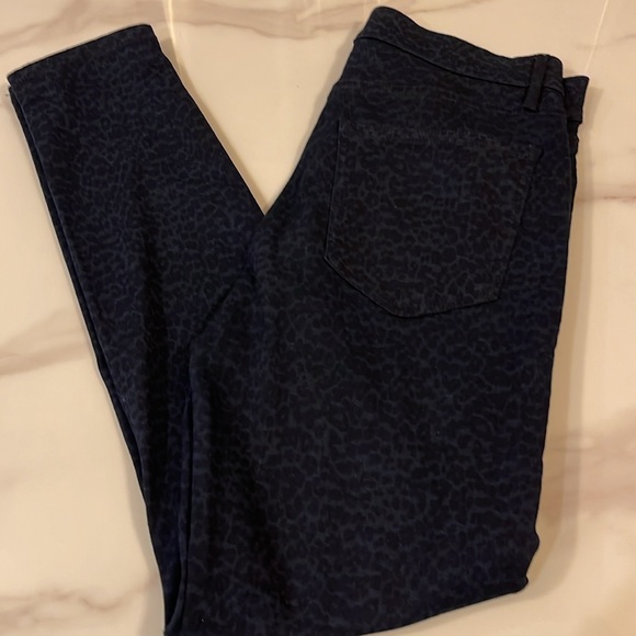 Ann Taylor women’s leopard print jeans. - Picture 5 of 7